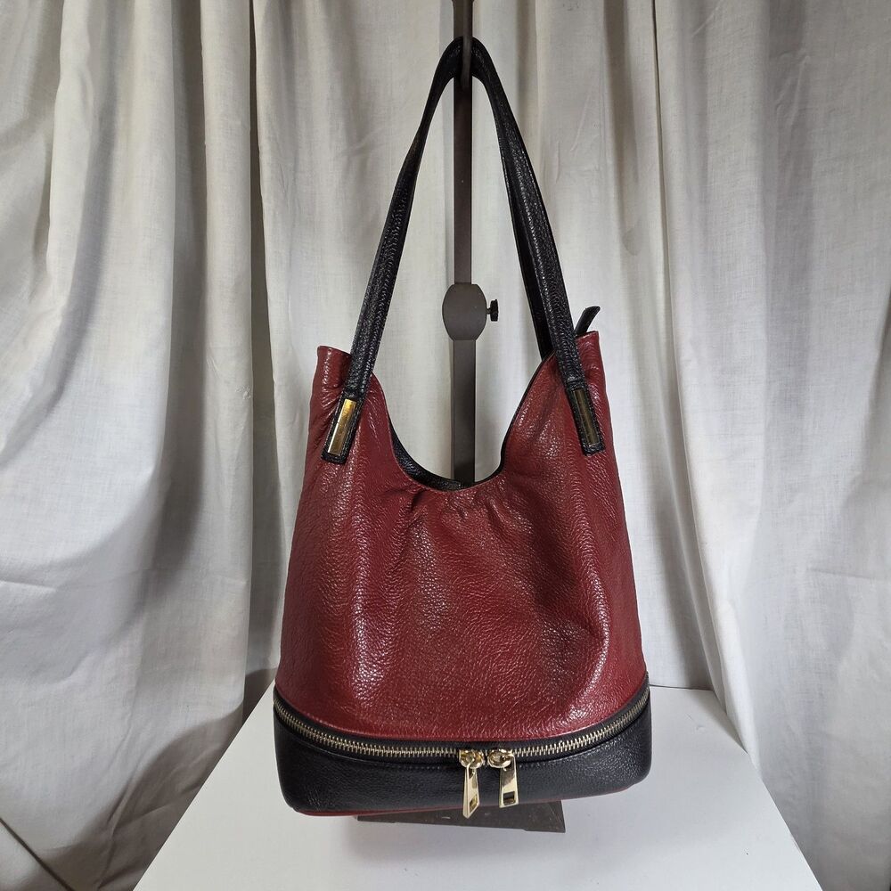 Pebble Leather Black & Red Medium Shoulderbag